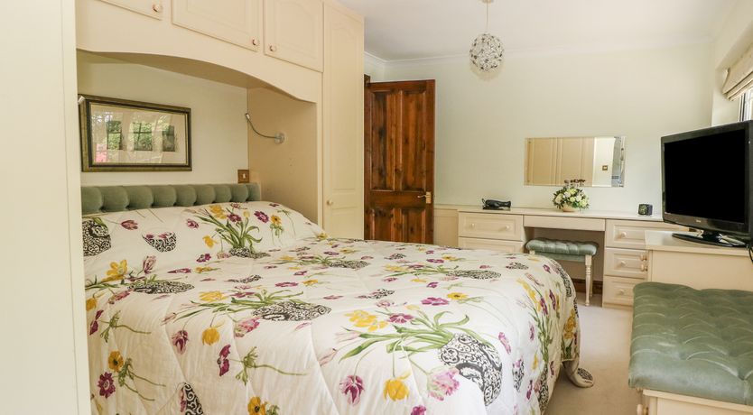 Photo of Miswells Cottages - Lake View