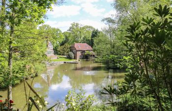 Miswells Cottages - Lake View Holiday Cottage