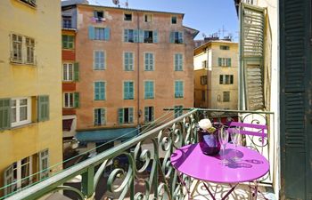 Francoise- Stylish Stay! Apartment