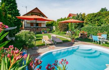 Flamingo Holiday Home