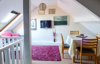 High Ridge Holiday Cottage