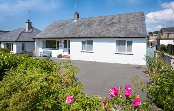 Ger y Coed Holiday Cottage