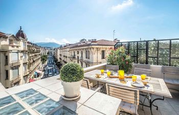 La Terrasse - Large Terrace & Great Location Villa