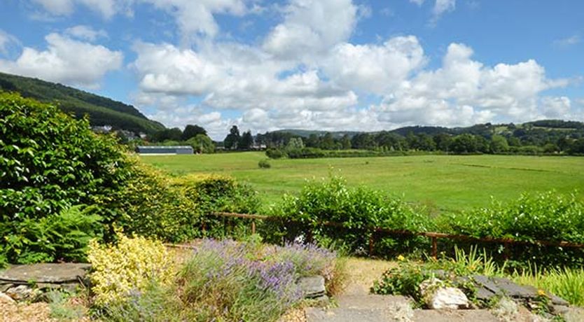 Photo of 2 Ysgubor Gerrig