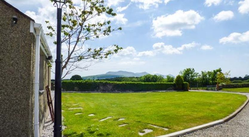 Photo of Garreg Wen Isaf Bach