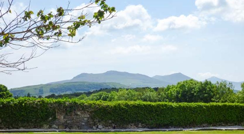 Photo of Garreg Wen Isaf Bach