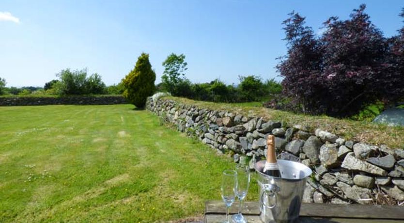 Photo of Garreg Wen Isaf Bach