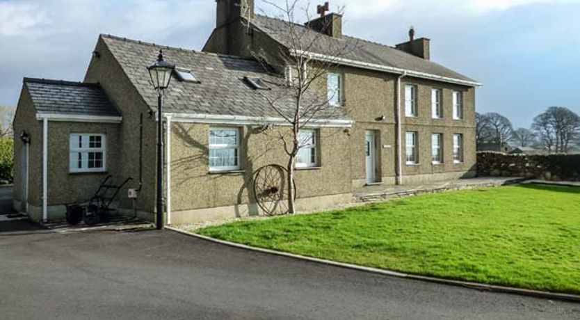 Photo of Garreg Wen Isaf Bach