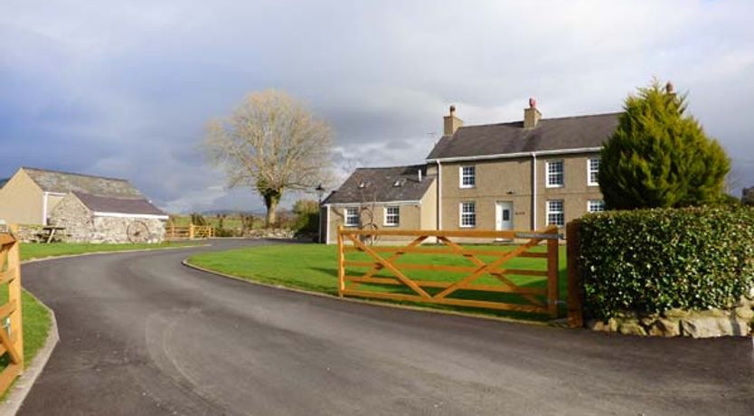 Photo of Garreg Wen Isaf Bach