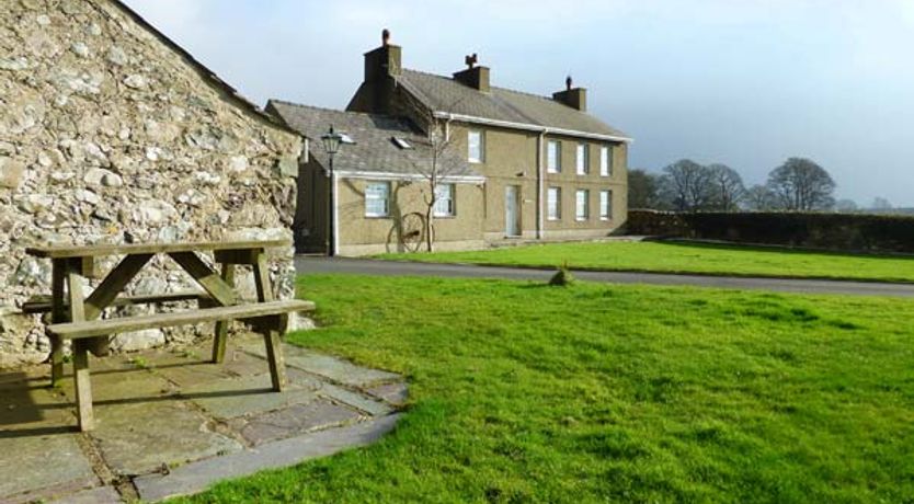 Photo of Garreg Wen Isaf Bach