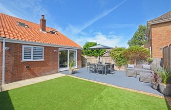 8 Augusta Court Holiday Cottage