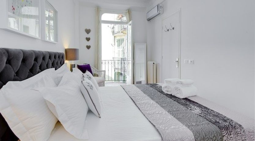 Photo of Minuet - Middle of vibrant Carré D’or!