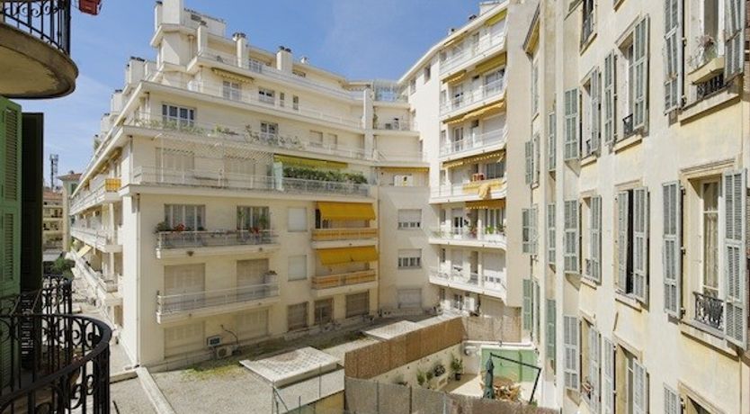 Photo of Minuet - Middle of vibrant Carré D’or!