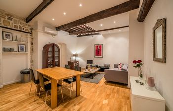 Pebble Loft - Spacious & Contempoary Apartment