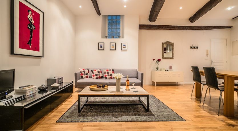 Photo of Pebble Loft - Spacious & Contempoary