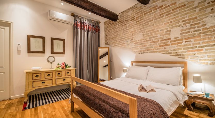 Photo of Pebble Loft - Spacious & Contempoary