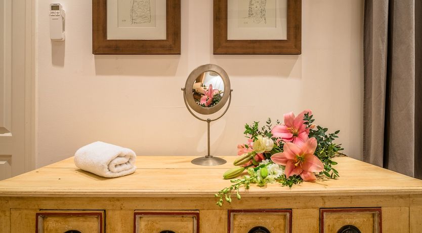 Photo of Pebble Loft - Spacious & Contempoary