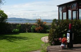 The Gate Lodge,with great views of Loch Leven Holiday Cottage
