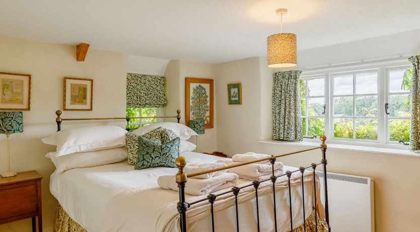 Photo of 3 Bed in Stoke Abbott