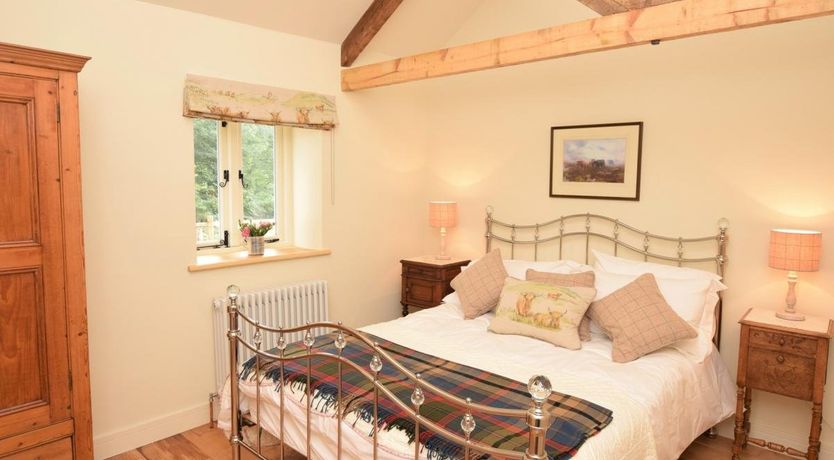 Photo of 2 Bed in Stoke Abbott