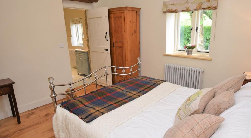 Photo of 2 Bed in Stoke Abbott