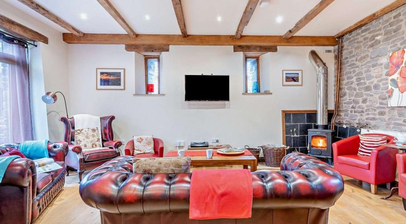 Photo of 4 Bed in Cwmdu