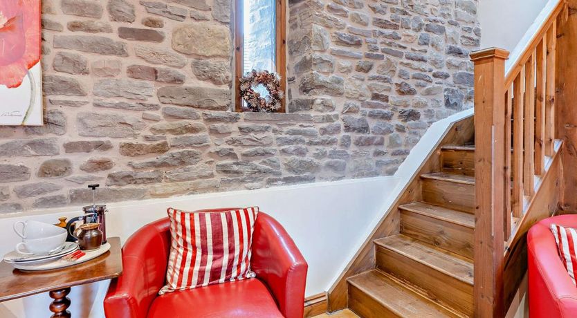 Photo of 4 Bed in Cwmdu