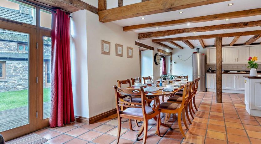 Photo of 4 Bed in Cwmdu