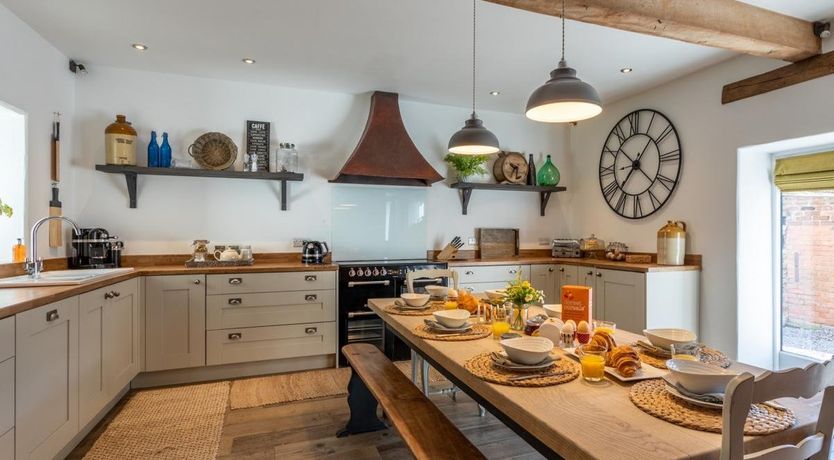 Photo of 4 Bed in Payhembury