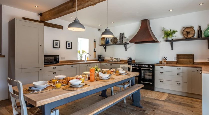 Photo of 4 Bed in Payhembury