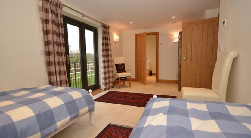 Photo of 3 Bed in Henton