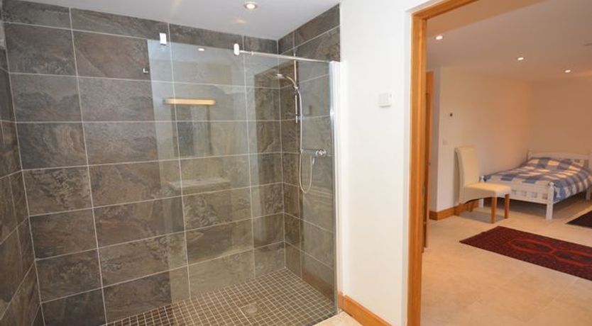 Photo of 3 Bed in Henton