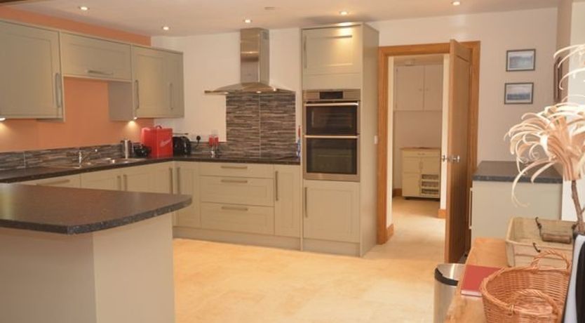 Photo of 3 Bed in Henton