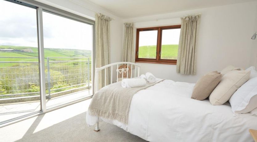 Photo of 5 Bed in Crackington Haven