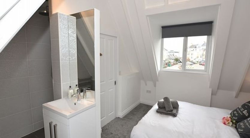 Photo of 3 Bed in Plymouth