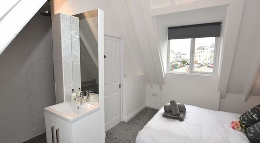 Photo of 3 Bed in Plymouth