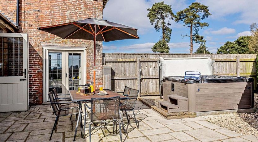 Photo of 3 Bed in Hillcommon