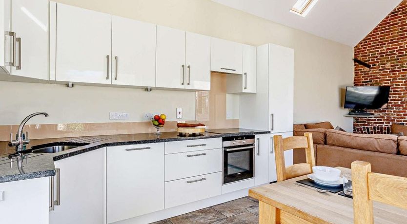 Photo of 3 Bed in Hillcommon