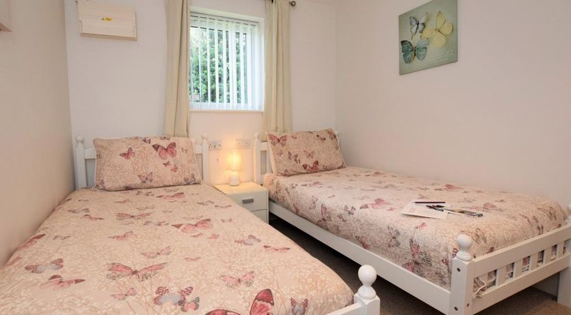 Photo of 2 Bed in Axminster