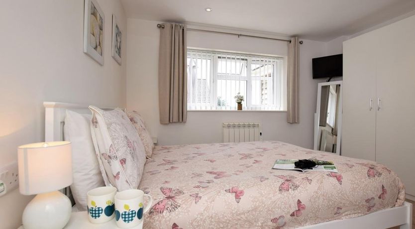 Photo of 2 Bed in Axminster
