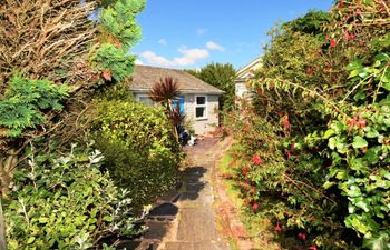 Log Cabin in South Cornwall Holiday Cottage