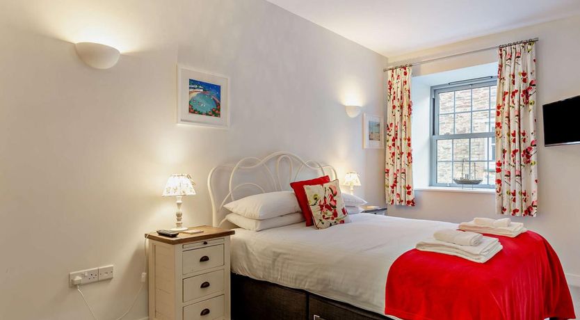 Photo of 2 Bed in St. Austell
