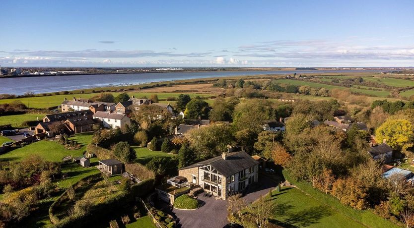 Photo of 4 Bed in Hambleton