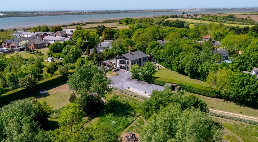 Photo of 4 Bed in Poulton-le-fylde