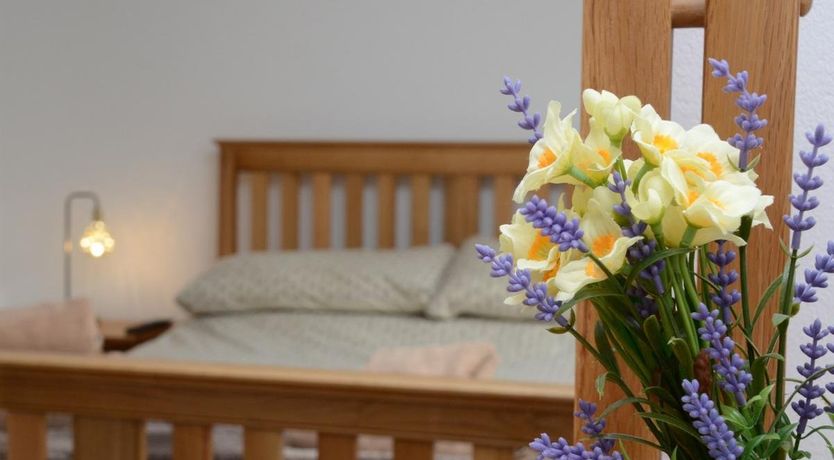 Photo of 2 Bed in Square and Compass