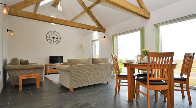 Photo of 2 Bed in Square and Compass