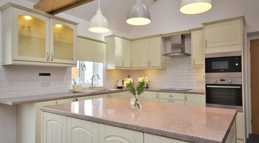 Photo of 2 Bed in Square and Compass