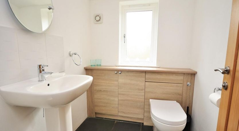 Photo of 2 Bed in Square and Compass