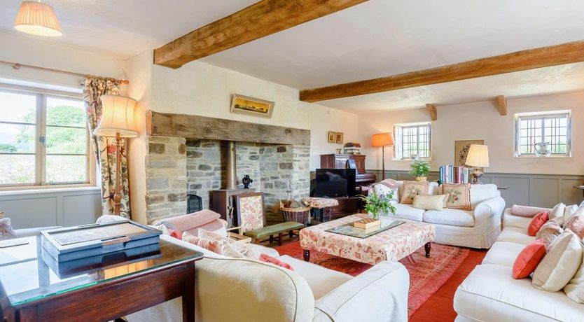 Photo of 6 Bed in Walton