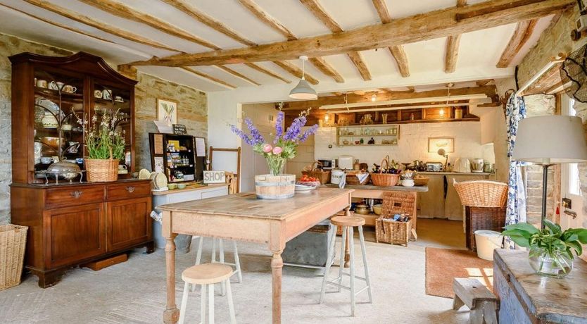 Photo of 6 Bed in Walton